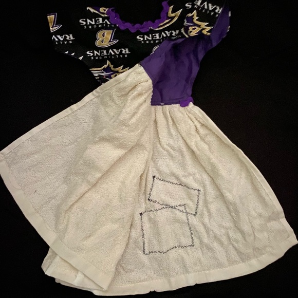 Baltimore Ravens theme on this dress shaped hand towel. - Picture 3 of 3